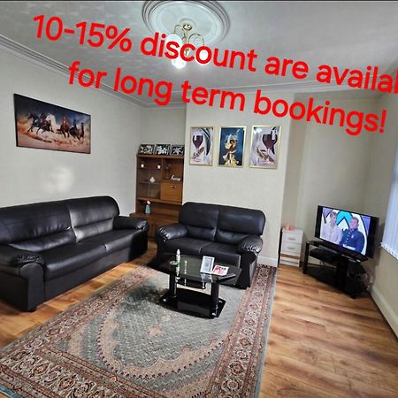 Spacious Two Bedroom House, Parking And Wifi Leeds  Exterior photo