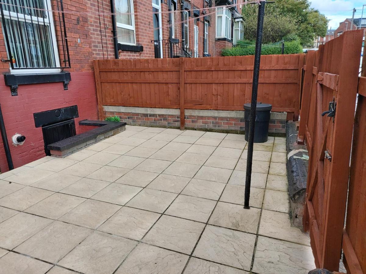 Spacious Two Bedroom House, Parking And Wifi Leeds  Exterior photo
