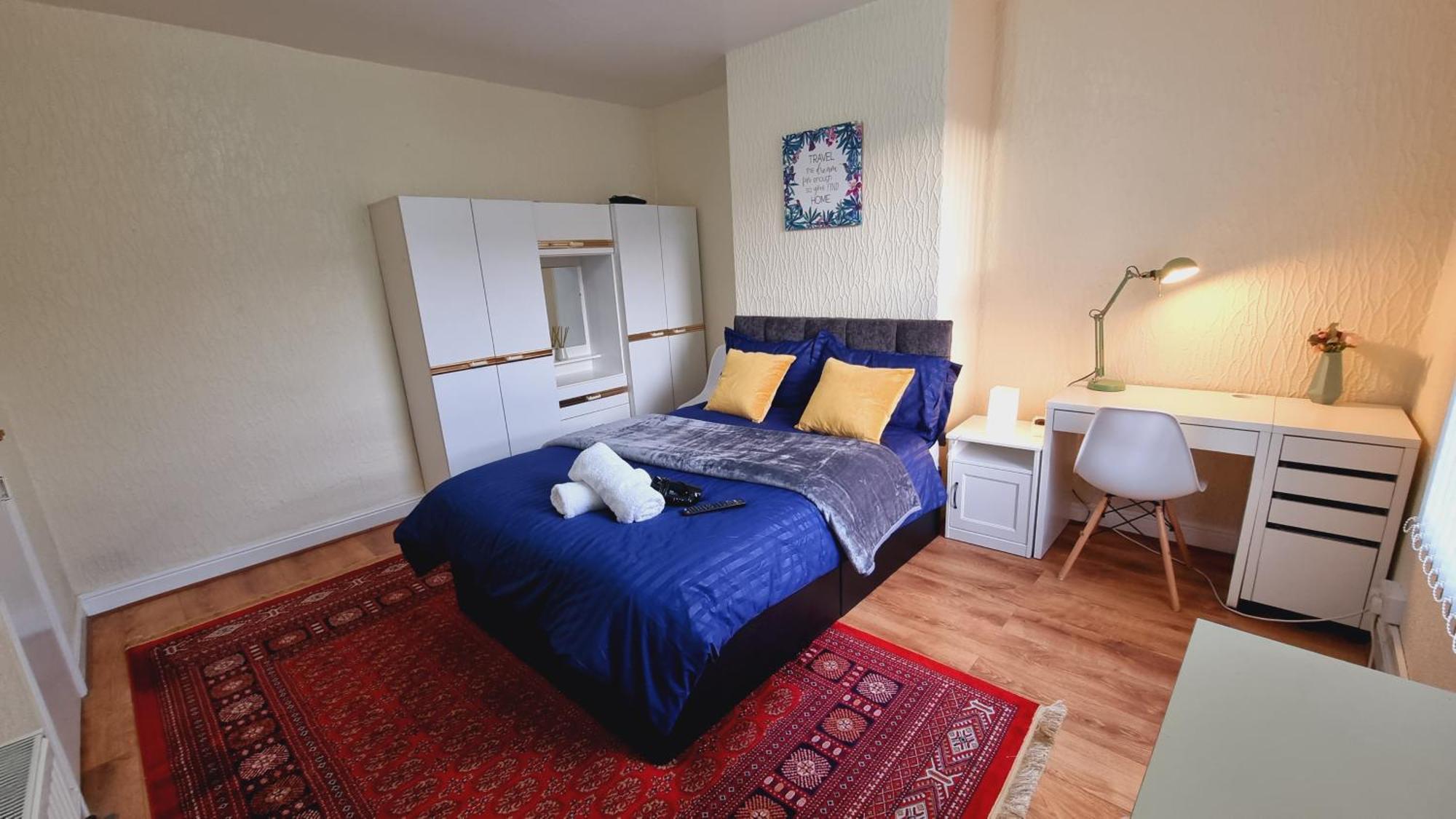 Spacious Two Bedroom House, Parking And Wifi Leeds  Exterior photo