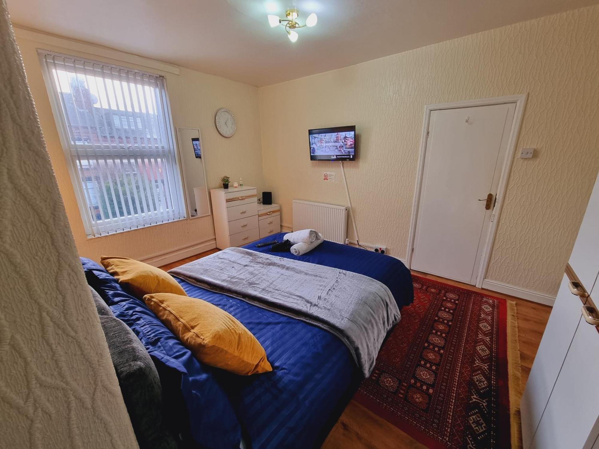 Spacious Two Bedroom House, Parking And Wifi Leeds  Exterior photo